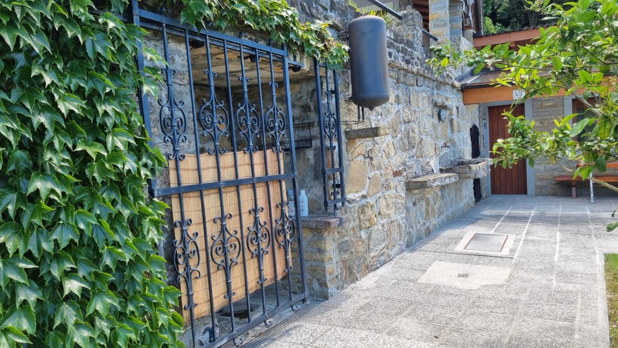 Piran Beach House - Private Oasis - Beachfront Apartment With A Sea View Terrace Eksteriør bilde
