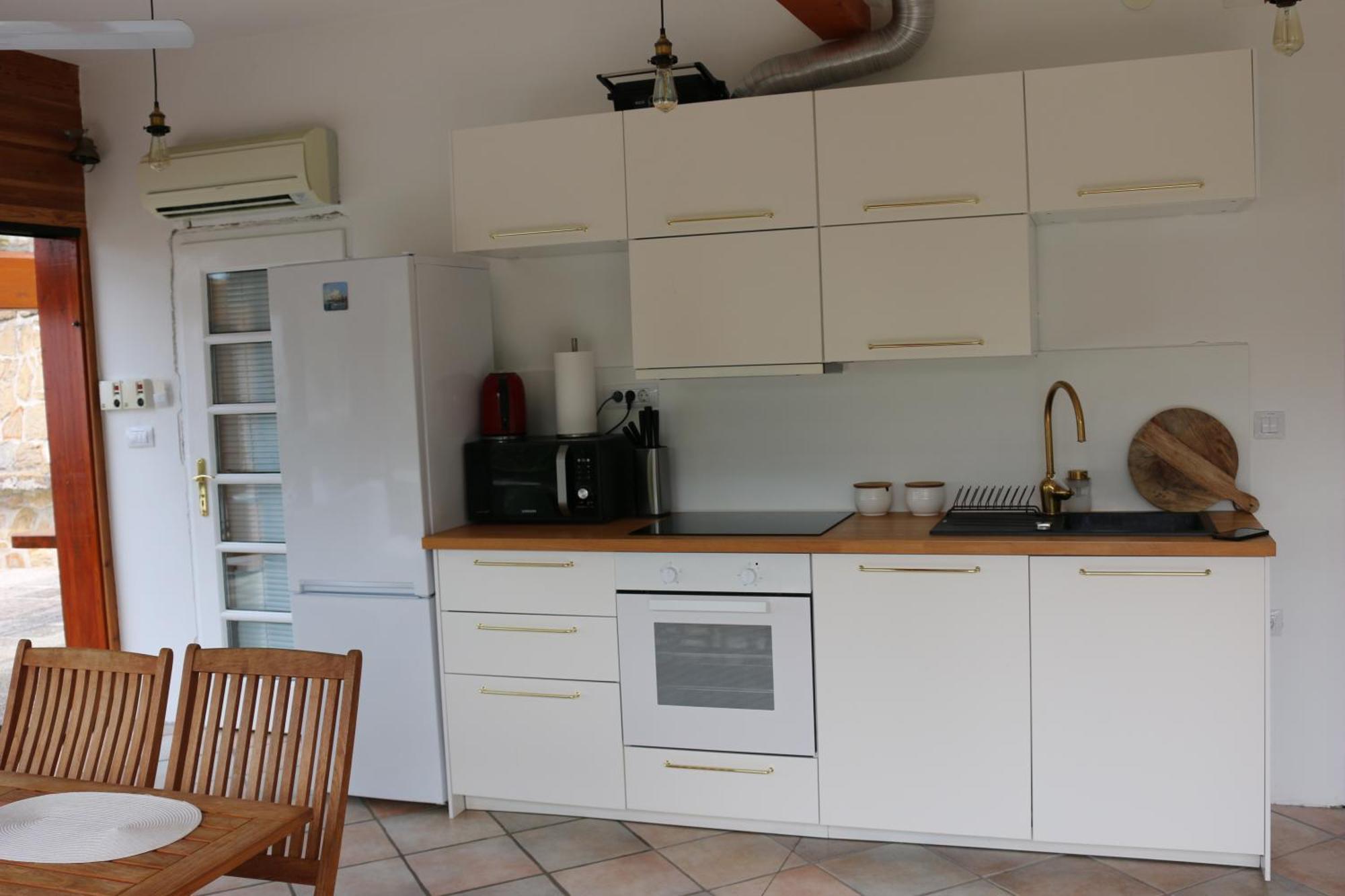 Piran Beach House - Private Oasis - Beachfront Apartment With A Sea View Terrace Eksteriør bilde