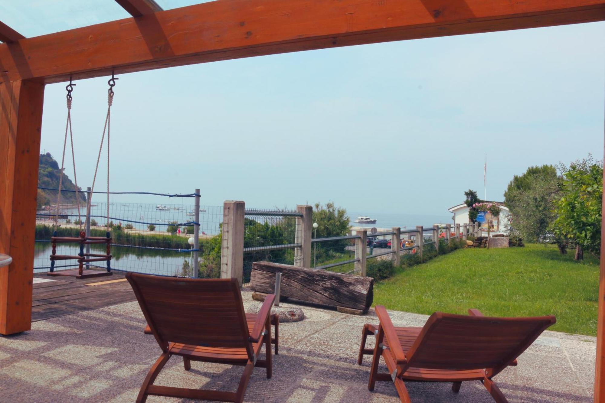 Piran Beach House - Private Oasis - Beachfront Apartment With A Sea View Terrace Eksteriør bilde