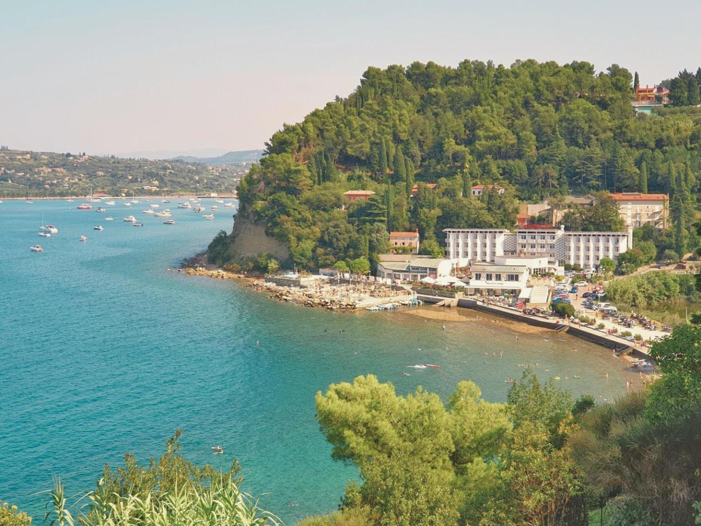 Piran Beach House - Private Oasis - Beachfront Apartment With A Sea View Terrace Eksteriør bilde